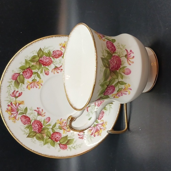 ROYAL DOVER Cup & Saucer  Fine  Bone China Made in England  Flowers - Picture 5 of 5